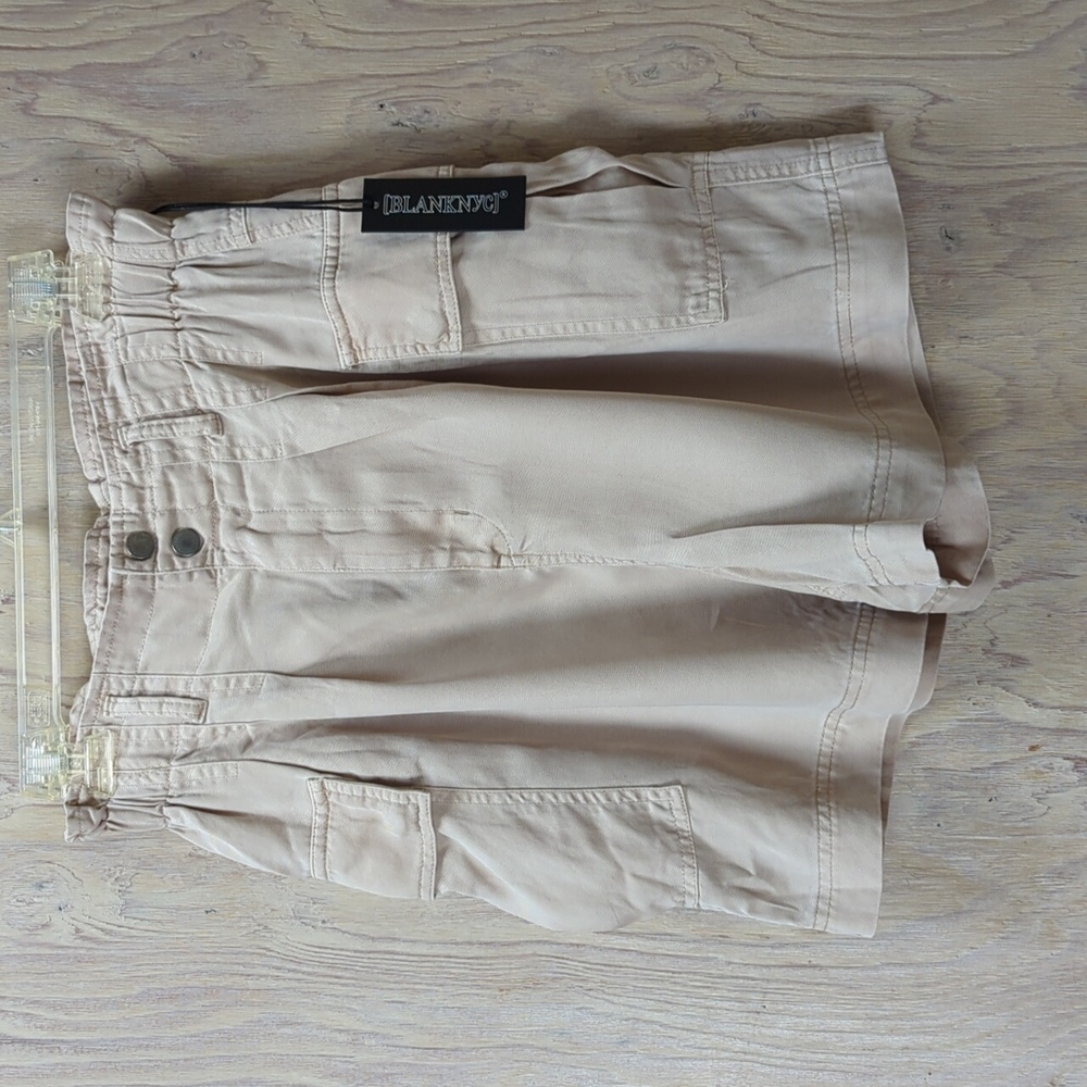 BLANK NYC Lyocell Safari Cargo Shorts Cream Size Medium NEW
